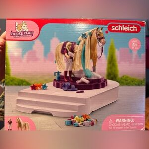 Schleich house club play set. Like new.